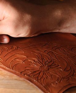 حکاکی روی چرم